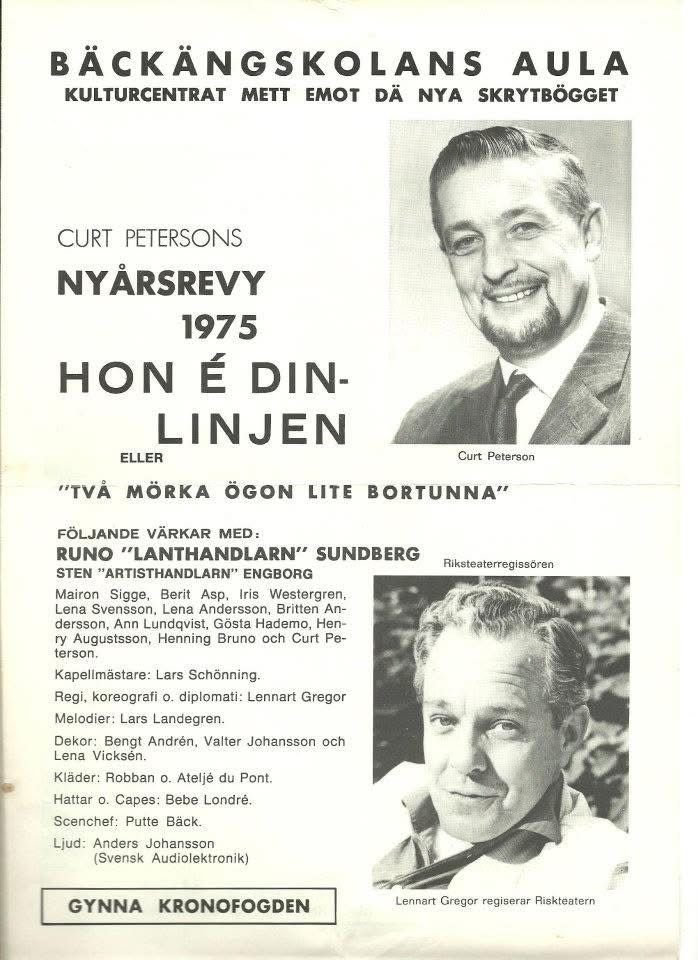 Programblad för Curt Petersons nyårsrevy 1975 Hon é din-linjen i Bäckängskolans aula.